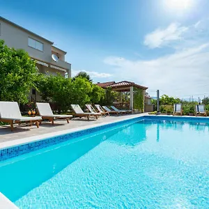 Duje Apartment Kastela